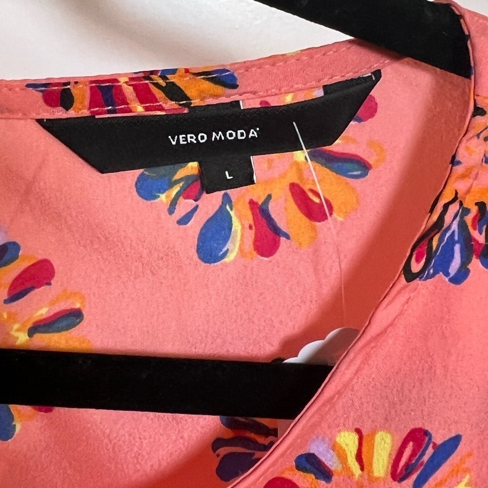 Vero Moda Pink Ruffled Flower Print Blouse (Large) - Picture 3 of 3